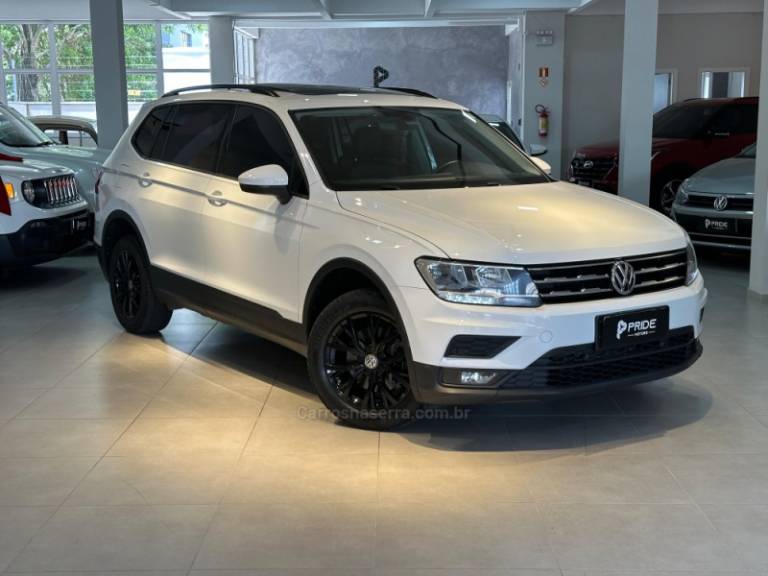 VOLKSWAGEN - TIGUAN - 2018/2019 - Branca - R$ 119.500,00