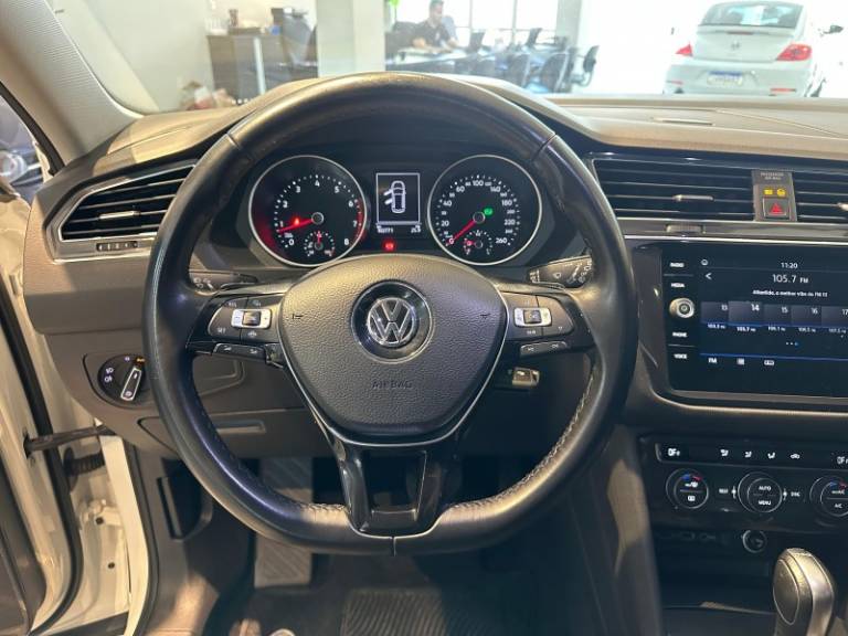 VOLKSWAGEN - TIGUAN - 2018/2019 - Branca - R$ 119.500,00