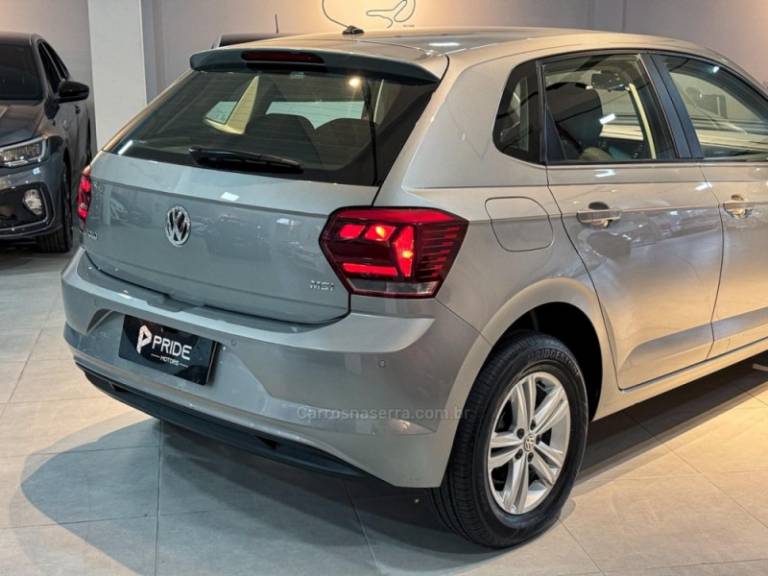 VOLKSWAGEN - POLO - 2018/2018 - Prata - R$ 63.900,00