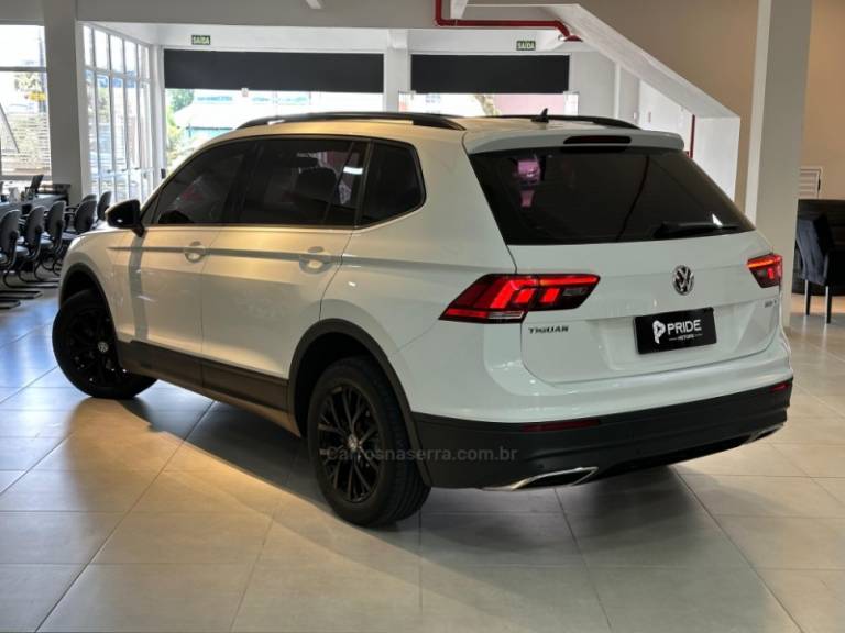 VOLKSWAGEN - TIGUAN - 2018/2019 - Branca - R$ 119.500,00