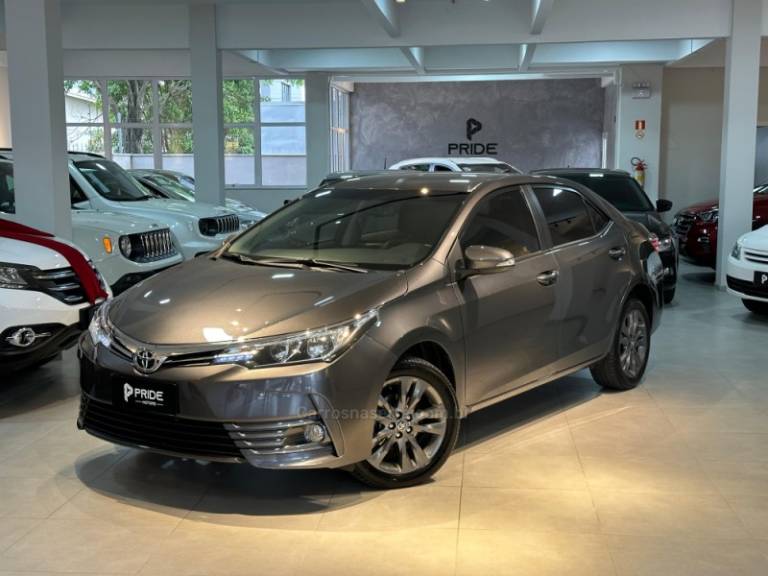 TOYOTA - COROLLA - 2018/2019 - Cinza - R$ 108.900,00