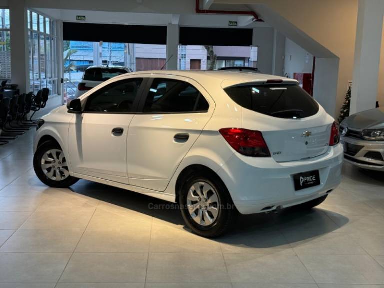 CHEVROLET - ONIX - 2019/2019 - Branca - R$ 49.900,00