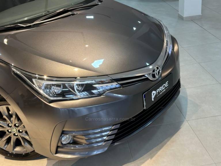 TOYOTA - COROLLA - 2018/2019 - Cinza - R$ 108.900,00