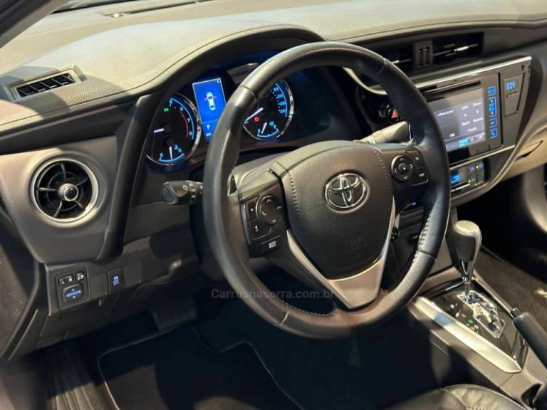 TOYOTA - COROLLA - 2018/2019 - Cinza - R$ 108.900,00