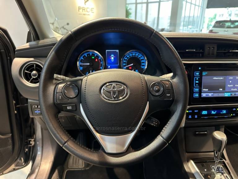 TOYOTA - COROLLA - 2018/2019 - Cinza - R$ 108.900,00