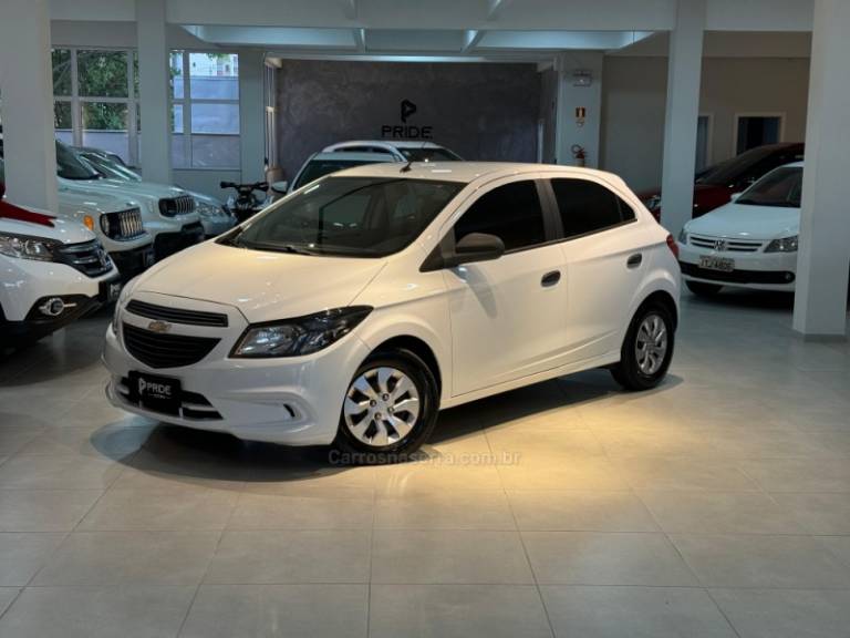 CHEVROLET - ONIX - 2019/2019 - Branca - R$ 49.900,00