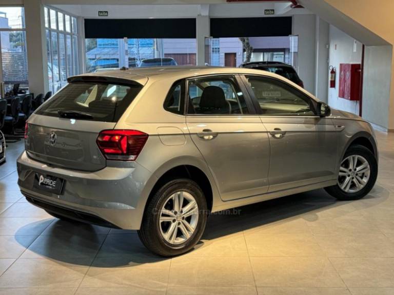 VOLKSWAGEN - POLO - 2018/2018 - Prata - R$ 63.900,00