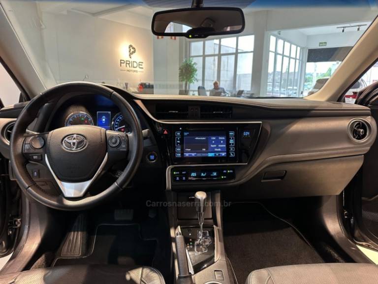 TOYOTA - COROLLA - 2018/2019 - Cinza - R$ 108.900,00